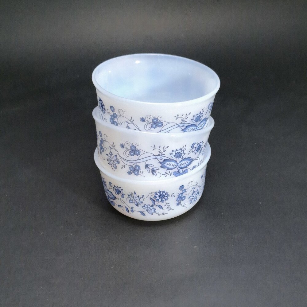 Vintage Set of 3 Arcopal mini bowls ramekins